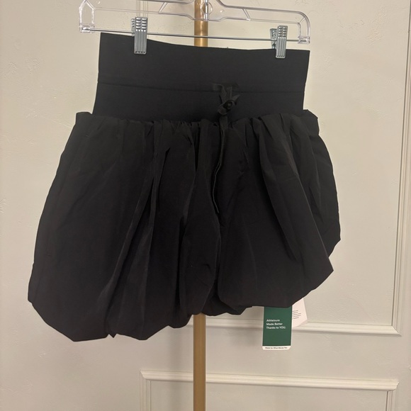 HALARA Medium NWT High Waisted Drawstring Casual Bubble Shorts with Pockets - Picture 2 of 4